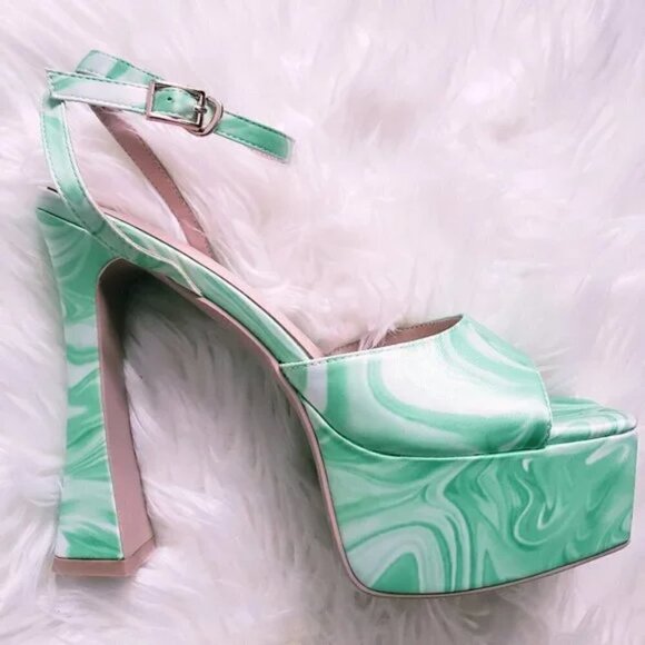 NEW GREEN SATIN SWIRL PLATFORM HEELS - Picture 1 of 5